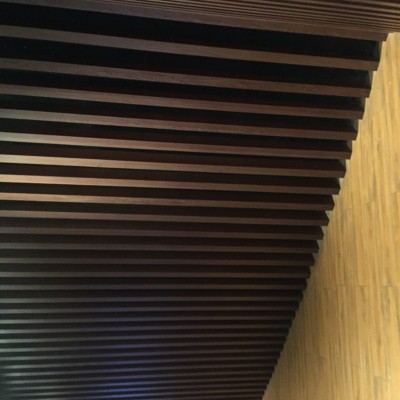 商場(chǎng)吊頂木紋鋁方通