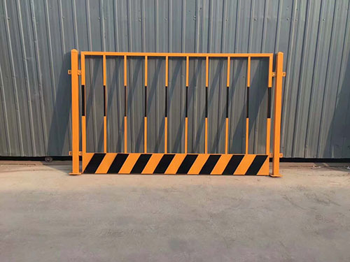 水泥防護柵欄模具1
